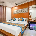 Hotel Tashkent Palace - Near New Delhi Railway Station