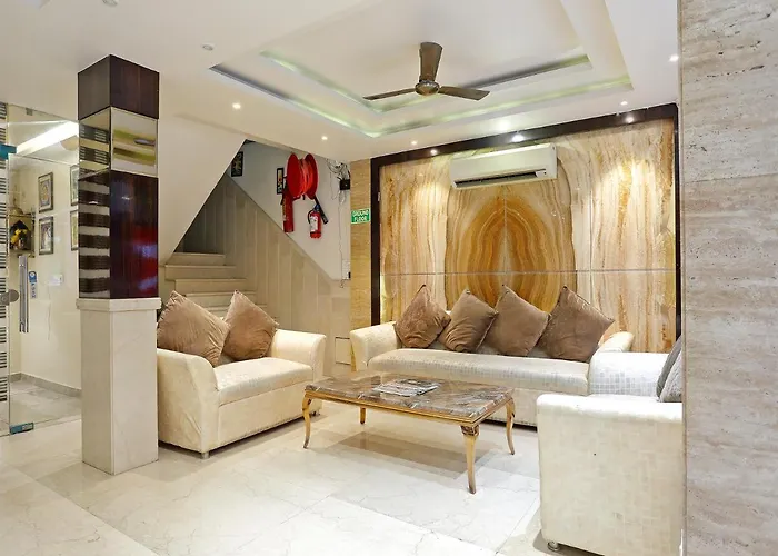 Hotel Tashkent Palace - Near New Delhi Railway Station