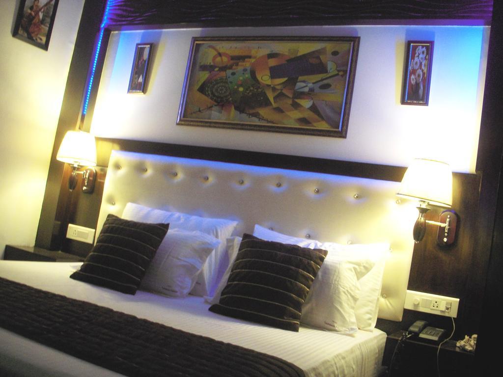 Hotel Tashkent Palace - Near Railway Station New Delhi