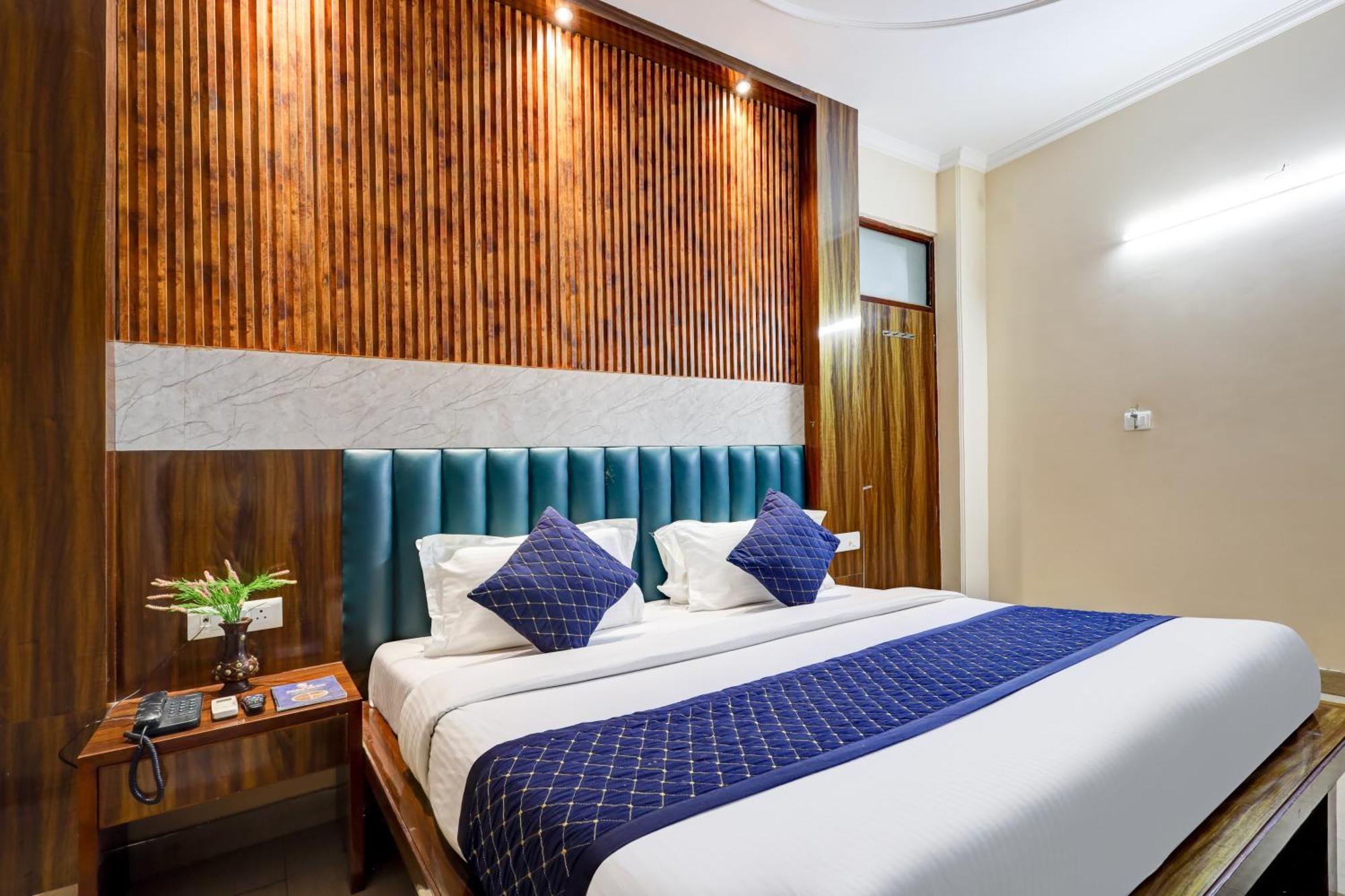 Hotel Tashkent Palace - Near Railway Station