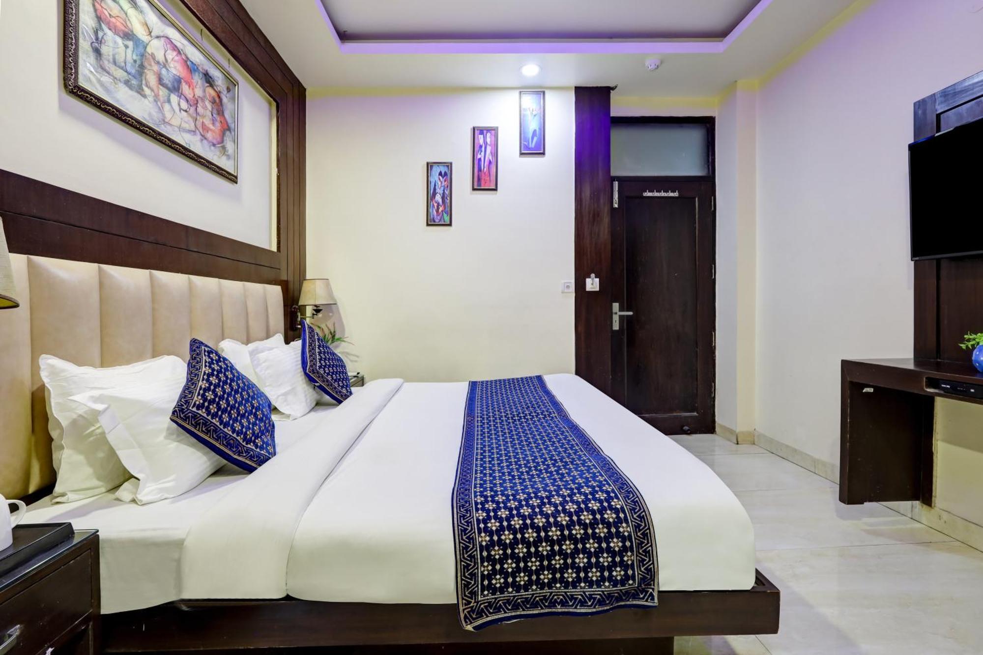 Tashkent Palace - Near Railway Station 3*